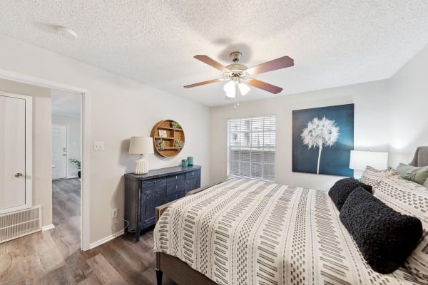 Altamonte apartments bedroom with ceiling fan and modern furniture